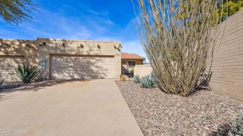 7341 Las Quintas Dr, Tucson, AZ 85704-1932