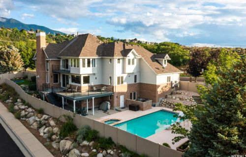 9093 Canyon Gate Cir, Sandy, UT 84093-3807