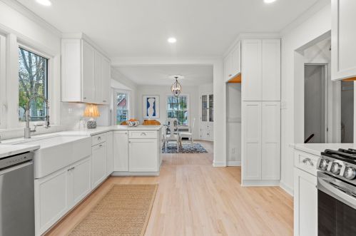 5110 Shoreland Ave, Milwaukee WI  53217-5541 exterior