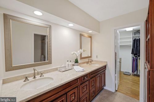 1539 Blue Meadow Rd, Rockville MD 20854-2622 exterior