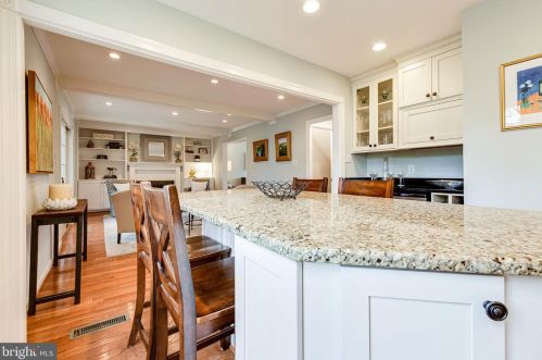 2122 Rampart Dr, Alexandria VA exterior