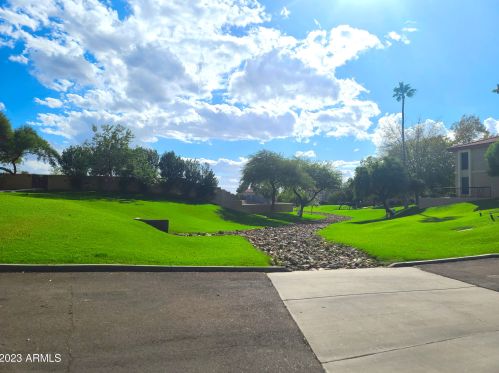 10410 Cave Creek Rd, Phoenix AZ 85020-1644 exterior