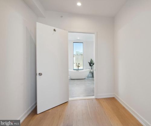 743 Cleveland St, Philadelphia PA  19146-1811 exterior