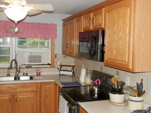 136 Putnam Pike, Killingly CT 06241-1628 exterior