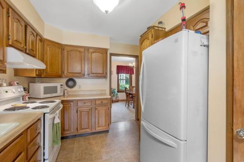 8507 Douglas Ct, Saint Louis, MO 63144-2008