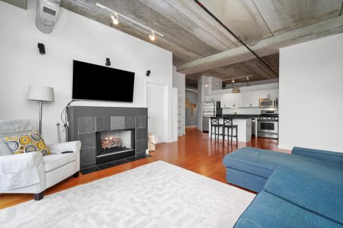 811 15th Pl, Chicago, IL 60608-1505