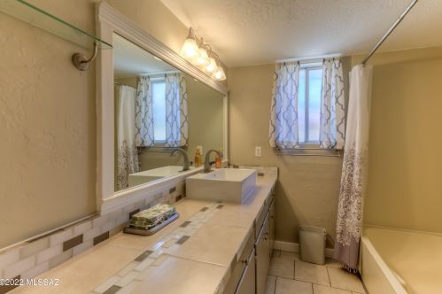 6840 Baker St, Tucson AZ  85710-2229 exterior