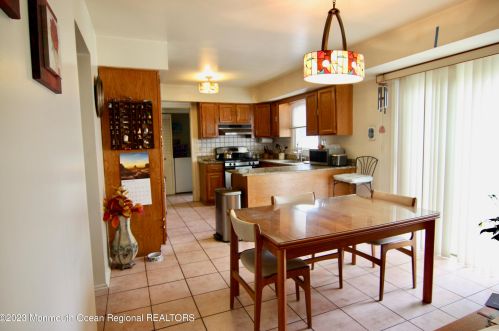 12 Lighthouse Dr, East Freehold NJ 07728-1384 exterior