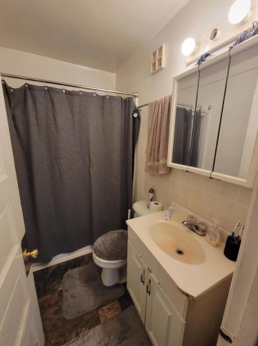 4727 Hopkins St, Milwaukee WI 53209-5955 exterior