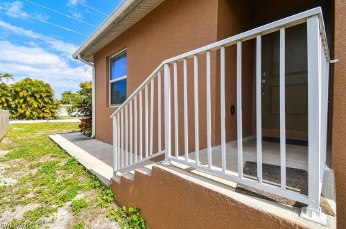 3056 Linwood Ave, Naples FL 34112-4733 exterior