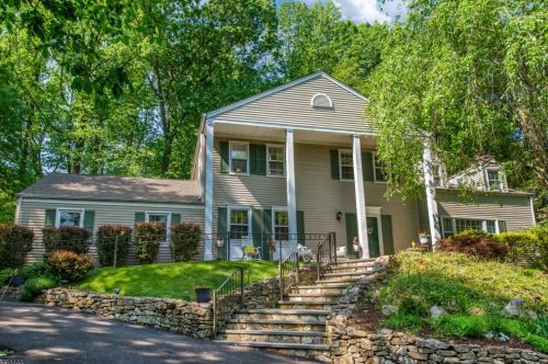 25 Fieldstone Dr, Morristown, NJ 07960-2629