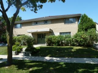 1657 Astor St, Milwaukee WI  53202-2187 exterior