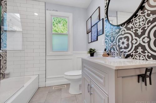 14 Homestead Ave, Derby CT 06418-2504 exterior