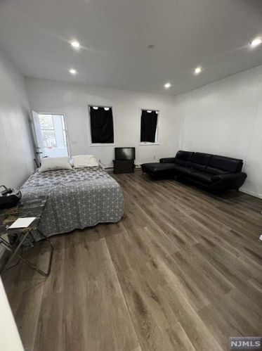 24 Highland Ter, Irvington NJ  07111-3721 exterior