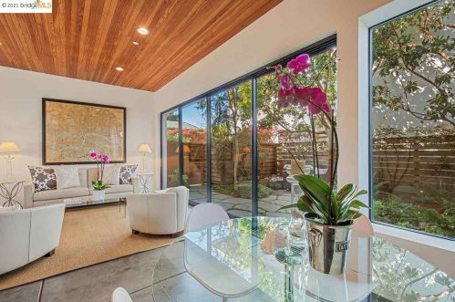 1441 Fairview St, Berkeley CA 94703-2442 exterior