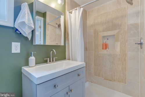 2813 Memorial St, Alexandria VA  22306-1743 exterior