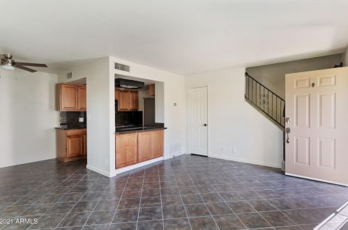 8811 12th Pl, Phoenix, AZ 85020-3017