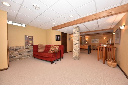 6945 Tesch Ave, Milwaukee WI 53220-2417 exterior