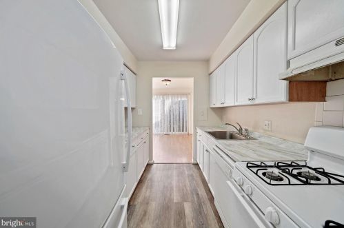 5537 Burnside Dr, Rockville MD 20853-2457 exterior