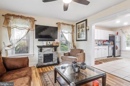 302 9 St, Chester PA 19013-1712 exterior