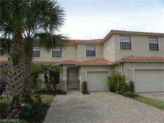 7653 Bristol Cir, Naples, FL 34120-0690