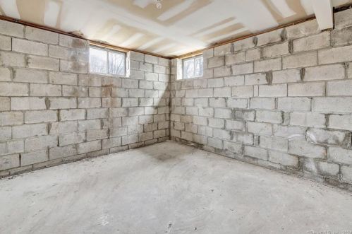 251 Flax Hl Rd, Norwalk CT 06854-2505 exterior