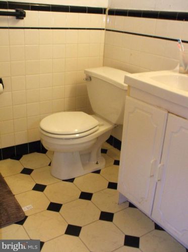 242 Avon Rd, Chester PA 19015-3308 exterior