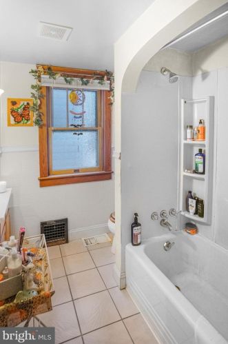 221 Locust St, Hanover PA  17331-2617 exterior