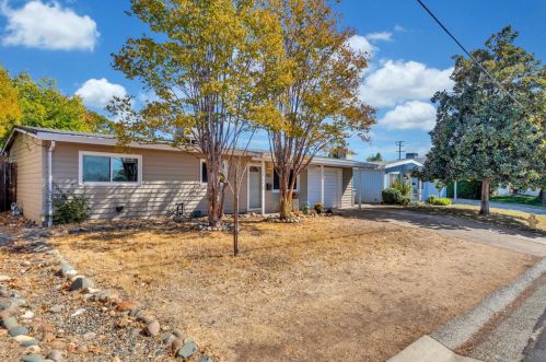 831 School St, Folsom, CA 95630-2819