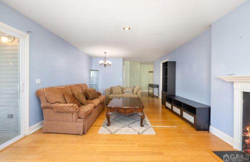 124 Exeter Ct, Piscataway NJ  08854-2178 exterior