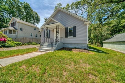 16 Pineland Ave, Worcester, MA 01604-1471