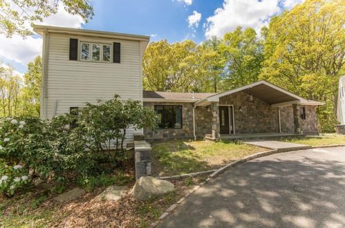 53 Lincoln Dr, Providence, RI 02919-2864