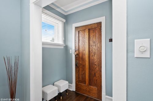 848 Gunnison St, Chicago IL  60640-4225 exterior