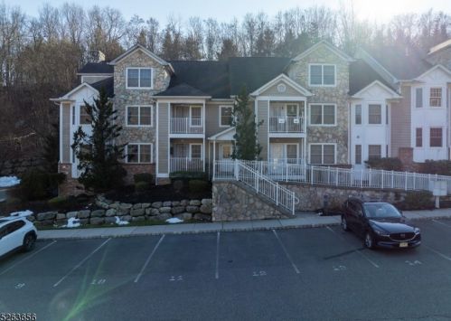 59 Hamburg Tpke, Kinnelon, NJ 07405-1559