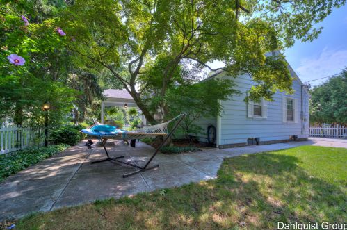 806 Moulton Ave, Meskegon MI 49445-2921 exterior