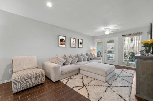 35 April Point Dr, Montgomery, TX 77356-5816