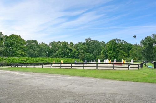 14 Middle Patent Rd, Armonk NY  10504-2802 exterior