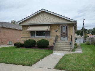 8634 Kolin Ave, Chicago, IL 60652-3539