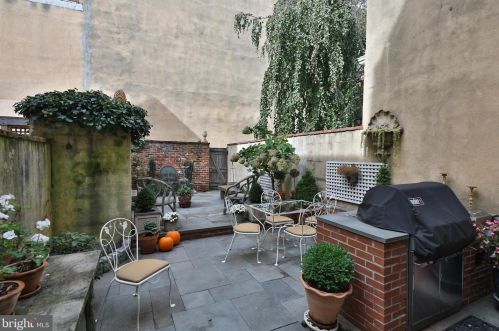 302 2nd St, Philadelphia PA 19148-1945 exterior