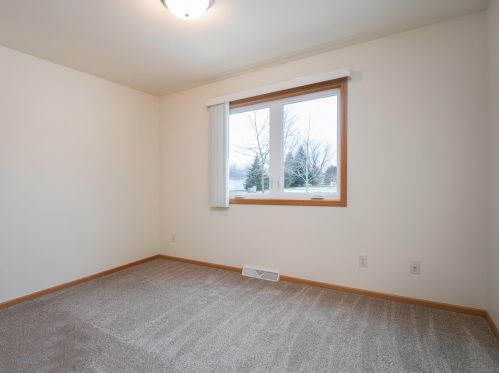 1953 Wild Oak Dr, Manitowoc WI 54220 exterior