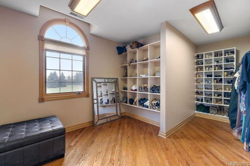 2384 Pebble Crk Dr, Rochester MI 48363-2228 exterior