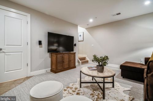 1125 Royal St, Alexandria VA 22314-4310 exterior