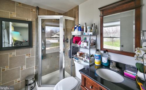 1 Hamilton Lk Dr, Trenton NJ 08619-3437 exterior