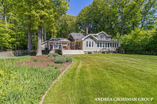 3147 Scenic Dr, Meskegon MI  49445-9609 exterior