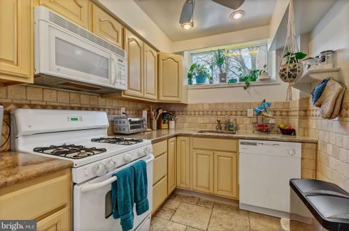 419 12 St, Philadelphia PA 19123-3733 exterior