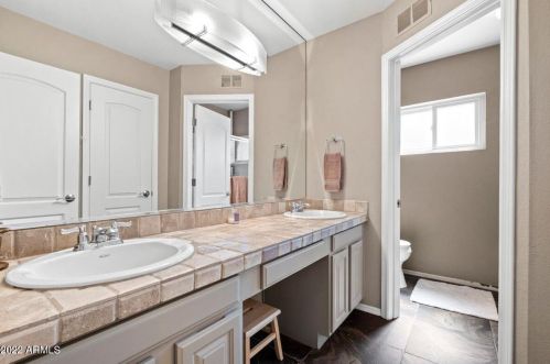 2440 Cinnabar Ave, Phoenix AZ 85020-1736 exterior