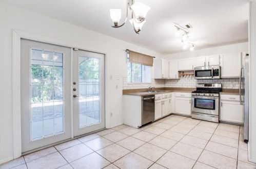 8417 Avocet Dr, Austin TX  78745-7527 exterior