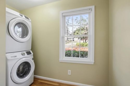 6768 Lockridge Dr, Atlanta GA 30360-1561 exterior