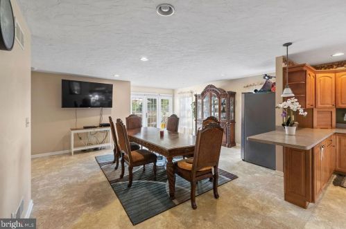 381 Thornhill Dr, Hanover PA  17331-7976 exterior