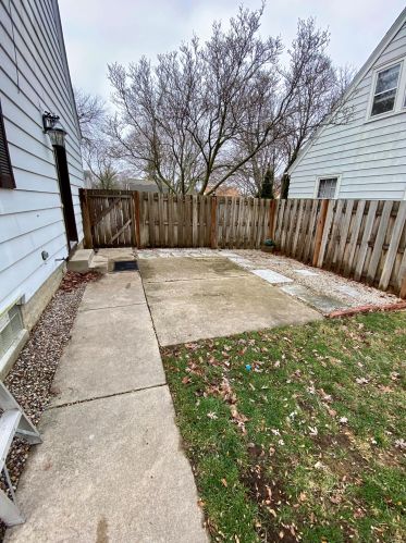 8707 Stuth Ave, Milwaukee WI 53227-3743 exterior